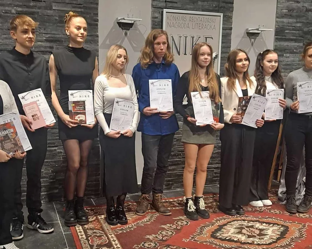 Zdjęcie grupowe laureatów Konkursu Recytatorskiego.